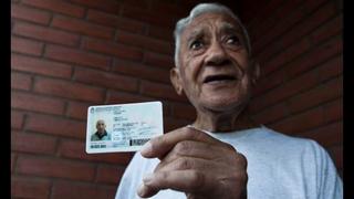 La increíble historia del argentino que vivió 76 años sin DNI