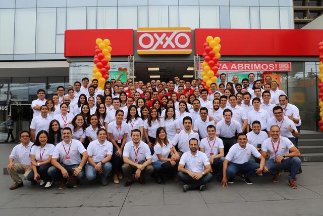 La cadena mexicana de tiendas Oxxo abrió su primera tienda en Perú, en el distrito de Santiago de Surco, en línea con la estrategia de crecimiento internacional de la compañía en este formato.