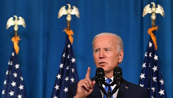 El presidente de los Estados Unidos, Joe Biden, habla en un evento del Comité Nacional Demócrata en el Columbus Club en Union Station, Washington, DC, el 2 de noviembre de 2022. (Foto de Jim WATSON / AFP)