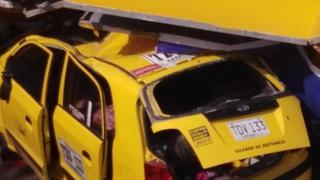 Una valla publicitaria cayó sobre un carro y mató al chofer en Colombia