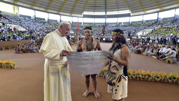 En el 2018, la nativa harakbut Yésica Patiachi Tayori expuso en Madre de Dios ante el papa Francisco las amenazas que sufre su región y los retos para su desarrollo. (Foto: EFE/ Osservatore Romano)