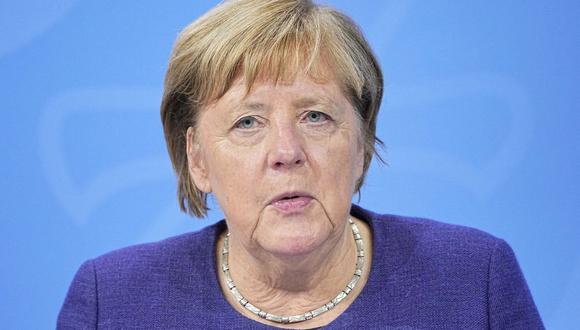 La canciller alemana, Angela Merkel, se en una conferencia de prensa el 18 de noviembre de 2021. (Michael Kappeler / AFP).