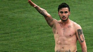 ¿Un futbolista puede hacer el saludo nazi sin querer?