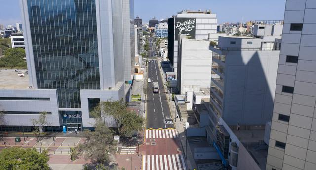 Silenciosa Av. Juan de Arona, en el centro financiero de San Isidro. (Foto: Daniel Apuy/ GEC)