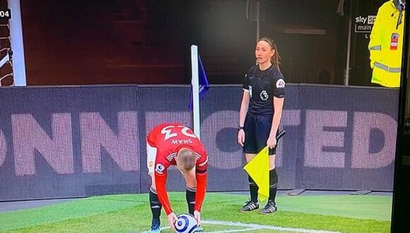Un partido de fútbol, censurado más de 100 veces por la TV iraní para no mostrar las piernas de la asistente. (Foto: @Football_TaIk / Twitter)