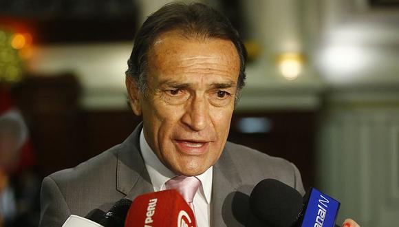 El congresista Héctor Becerril dijo que la bancada de Fuerza Popular decidirá si invitan o interpelan a Fernando Zavala. (Archivo El Comercio)