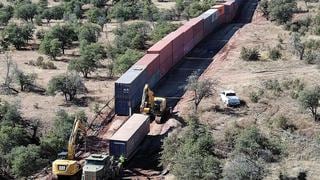 Muro de contenedores improvisado en la frontera entre Estados Unidos y México fue desmantelado por Arizona