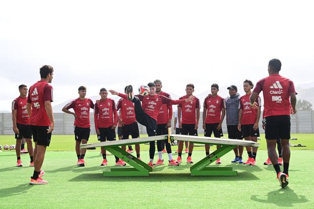 The Peruvian U-23 team will fight to obtain one of the two places at the Paris 2024 Olympic Games. (Photo: FPF)