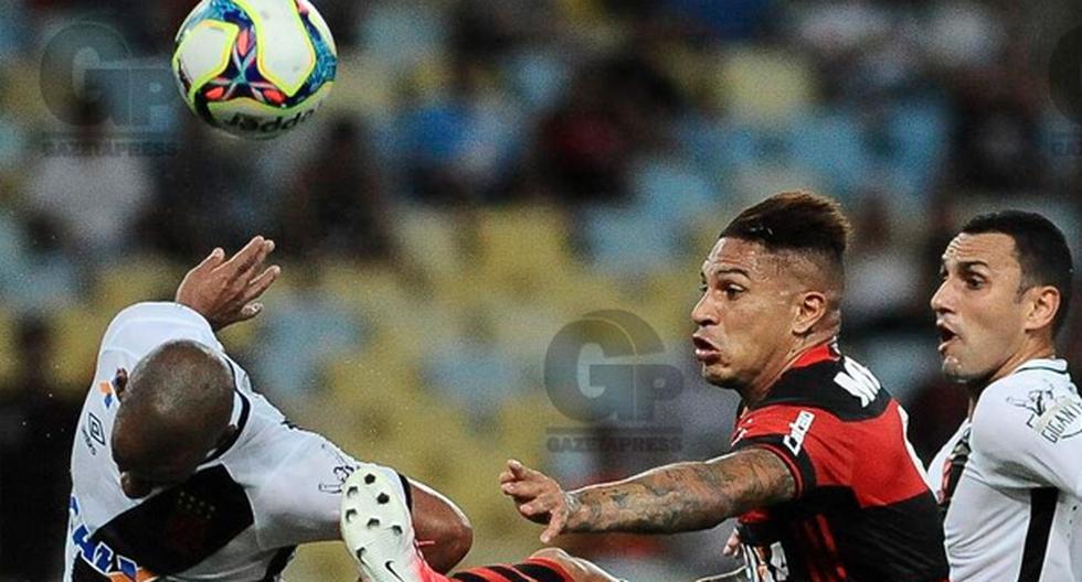 Paolo guerrero se mostró activo en el ataque de Flamengo, pero no pudo convertir. (Foto: Gazeta Press)