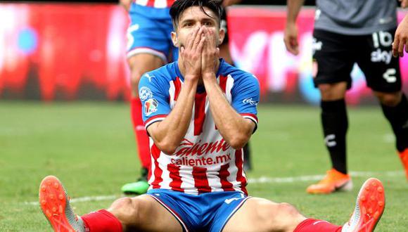 Oribe Peralta anotó su primer gol con camiseta de Chivas. (Foto: AFP)