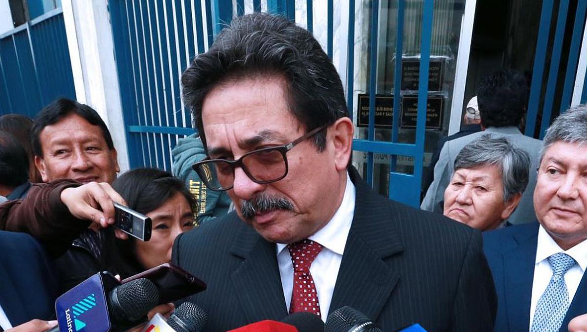 Enrique Cornejo, quien renunció a su militancia aprista hace unos meses, evitó referirse a las declaraciones de Alan García, quien  ayer también declaró ante el Ministerio Público. (Foto: Andina)