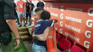 Paolo Guerrero y el emotivo abrazo con un niño después del Alianza Lima vs. Internacional | VIDEO