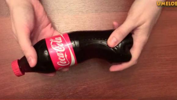 Truco enseña a doblar botellas con tu poder mental [VIDEO]