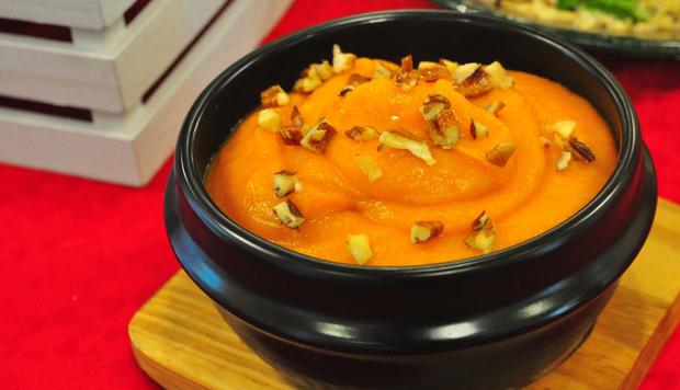 A sweet potato puree with apple chunks is an inexpensive and delicious side dish.  (Photo: Samantha Aguilar / GEC)