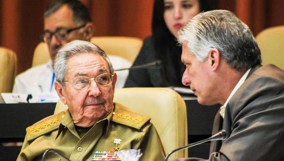 Raúl Castro y el vicepresidente de Cuba, Miguel Díaz-Canel, su posible sucesor en la Presidencia. (Foto: AFP)