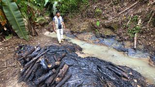 Loreto: instalan muro para contener fuga de petróleo