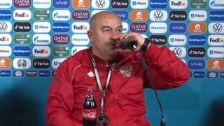 DT de Rusia hizo oídos sordos a Cristiano Ronaldo y tomó Coca Cola en plena conferencia [VIDEO]