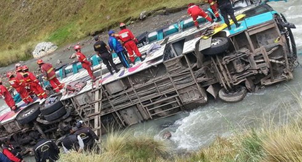 Accidente de un bus de Civa dejó al menos 22 muertos en el Cusco. (Foto: Diario Correo)