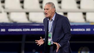 Previo al Perú vs. Brasil: Tité lamentó el pésimo estado de la cancha del Nilton Santos y pide cambio de sede