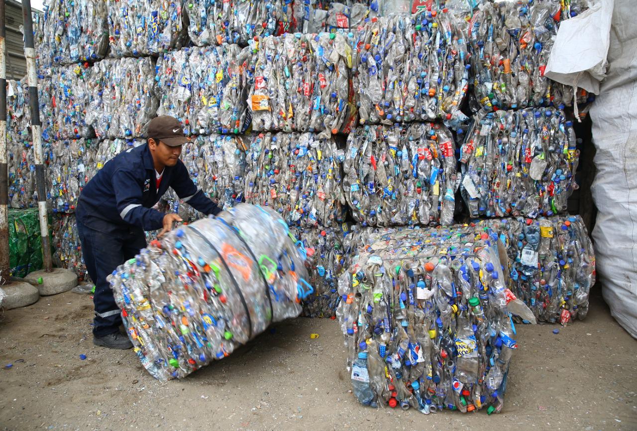En el Perú, el 30% de las botellas PET se reciclan en el Perú, según el Comité de Plásticos de la Sociedad Nacional de Industrias. (Foto: Alonso Chero)