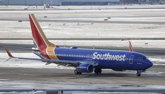 Una nave de Southwest Airlines despega en el Aeropuerto Internacional Midway  en Chicago, Illinois, EE. UU., el 27 de diciembre de 2022. (Foto de EFE/EPA/TANNEN MAURY)