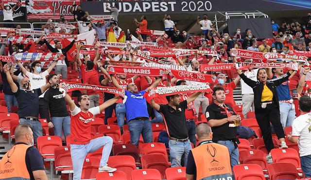 Los fanáticos lograron ingresar al Bayern Munich vs. Sevilla. (Foto: EFE)