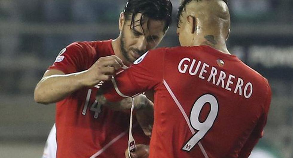 Paolo Guerrero y Claudio Pizarro, dos figuras de la Selección Peruana: uno idolatrado y el otro cuestionado. (Foto: Getty Images)