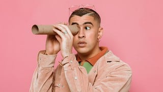 Bad Bunny no solo canta, también tiene talento para la pintura y esta Navidad mostrará su arte