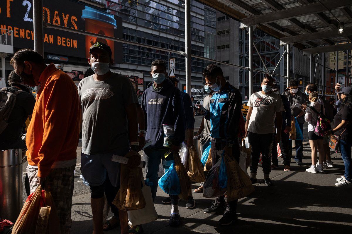 A group of migrants wait in line after arriving from Texas in front of the Port Authority Bus Terminal to receive humanitarian assistance on August 10, 2022 in New York.  (Photo: AFP)