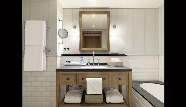 Los baños cuentan con finos acabados, que harán de la estadía de los huéspedes mucho más placentera. (Foto: Booking.com)