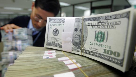 El dólar en el mercado paralelo se cotizó en la jornada previa a 5.705,94&nbsp;bolívares soberanos. (Foto: Reuters)