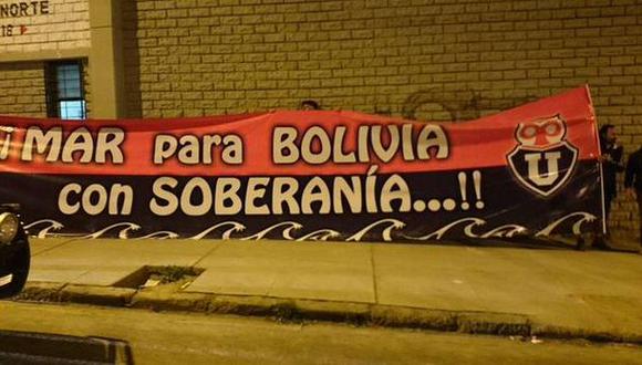 Hinchas de la U de Chile pidieron en La Paz "mar para Bolivia"