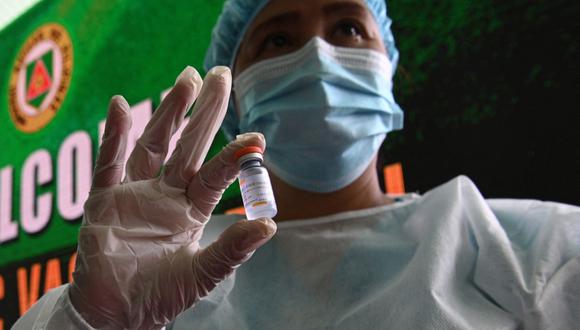 Beijing dará visas a los extranjeros que hayan recibido la vacuna china contra el coronavirus. (Foto: TED ALJIBE / AFP).