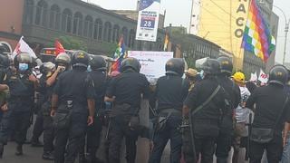 Bases de Perú Libre promueven en marchas el cierre del Congreso