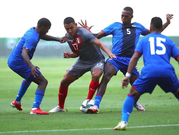 Alex Valera played his first game as a starter for the Peruvian national team |  Photo: @SeleccionPeru