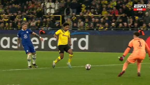 Enzo Fernández no pudo evitar el gol del Borussia Dortmund.