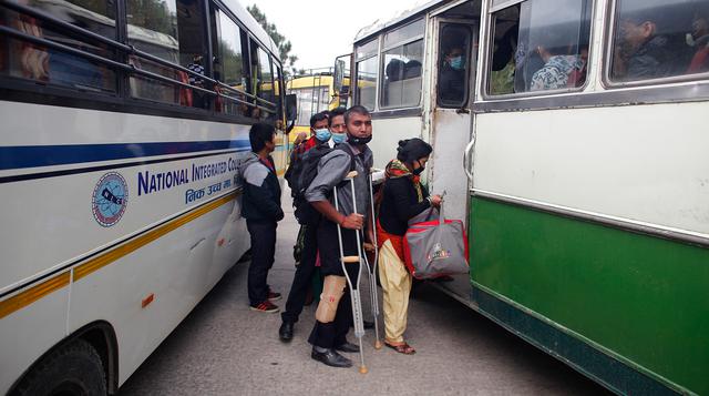 Nepal: Miles de personas huyen de Katmandú tras el terremoto - 6