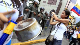 Venezuela: la marcha de 'ollas vacías' retumbó en Caracas