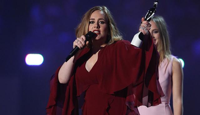 Adele luce aún más delgada y es captada junto a Harry Styles en playa del Caribe. (Foto: AFP)