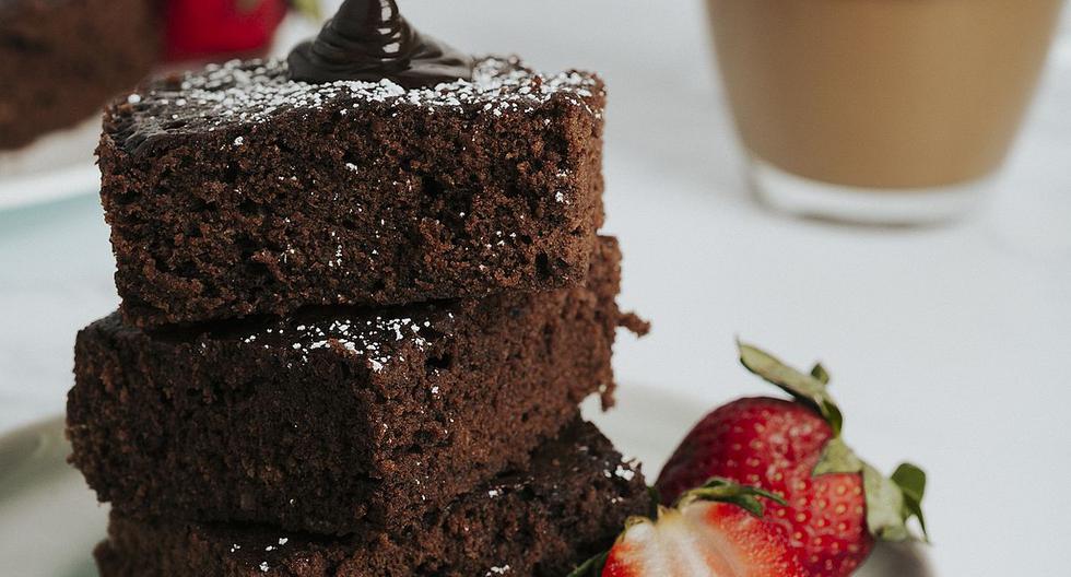 Are you looking for a dessert for Christmas?  Preparing this chocolate brownie will be your best choice