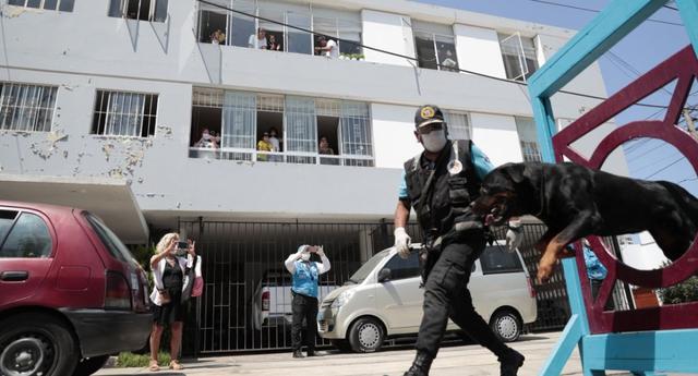 Además de que los serenos cantan el cumpleaños feliz,  el espectáculo incluye una rutina de acrobacias con la brigada canina de Magdalena (Foto: Hugo Pérez/GEC)