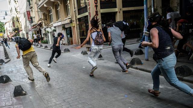 Turquía: Brutal represión policial contra una marcha gay - 9