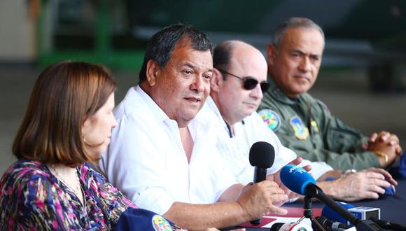 Jorge Nieto opinó que Fernando Zavala resolverá favorablemente los problemas que puedan surgir en el MEF.
 (Foto: Mindef)