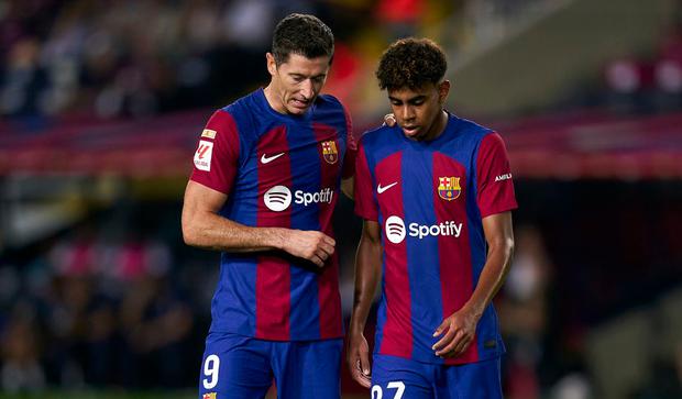 Robert Lewandowski and Lamine Yamal are teammates at FC Barcelona.  (Photo: Getty Images)