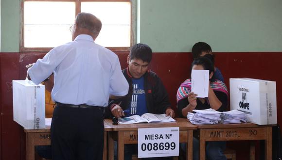 Los miembros de mesa son parte fundamental del proceso de elecciones, ya que les corresponde presidir el acto de votación, controlar el desarrollo de la votación y realizar el recuento y escrutinio. (Foto: GEC)
