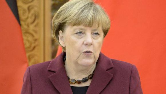 Angela Merkel dice que Volkswagen debe actuar con transparencia