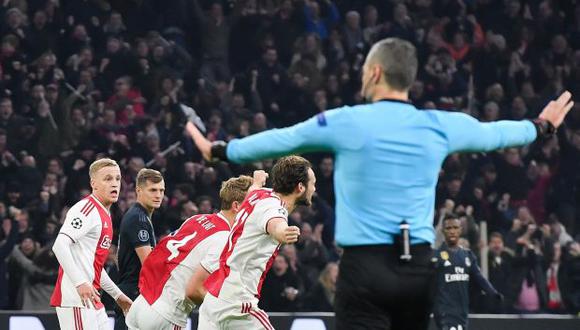 Ajax vs. Real Madrid: el momento en el que le anulan el gol al equipo holandés. (Foto: AFP)