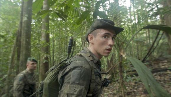 El sargento Vadim, de 31 años, lidera una misión de reconocimiento de la selva en busca de mineros ilegales de oro. Foto: BBC Mundo