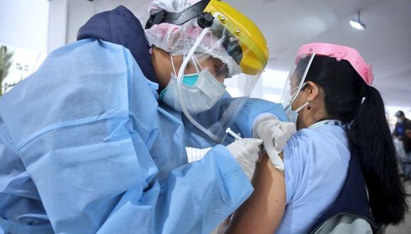 Por su parte, la presidenta del Consejo de Ministro, Violeta Bermúdez, indicó que, hasta el 28 de julio, se espera inmunizar alrededor de 8 millones de personas con las dos dosis. (Foto: Minsa)