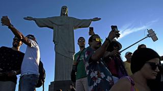 En Río de Janerio, una danza de selfies a los pies del Cristo Redentor | FOTOS